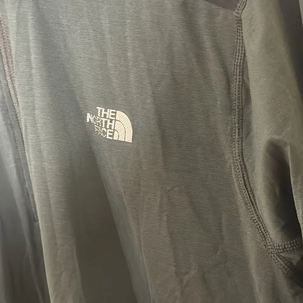 The North Face Mens FlashDry 1/4 Zip Long Sleeve Lightweight Gray XL